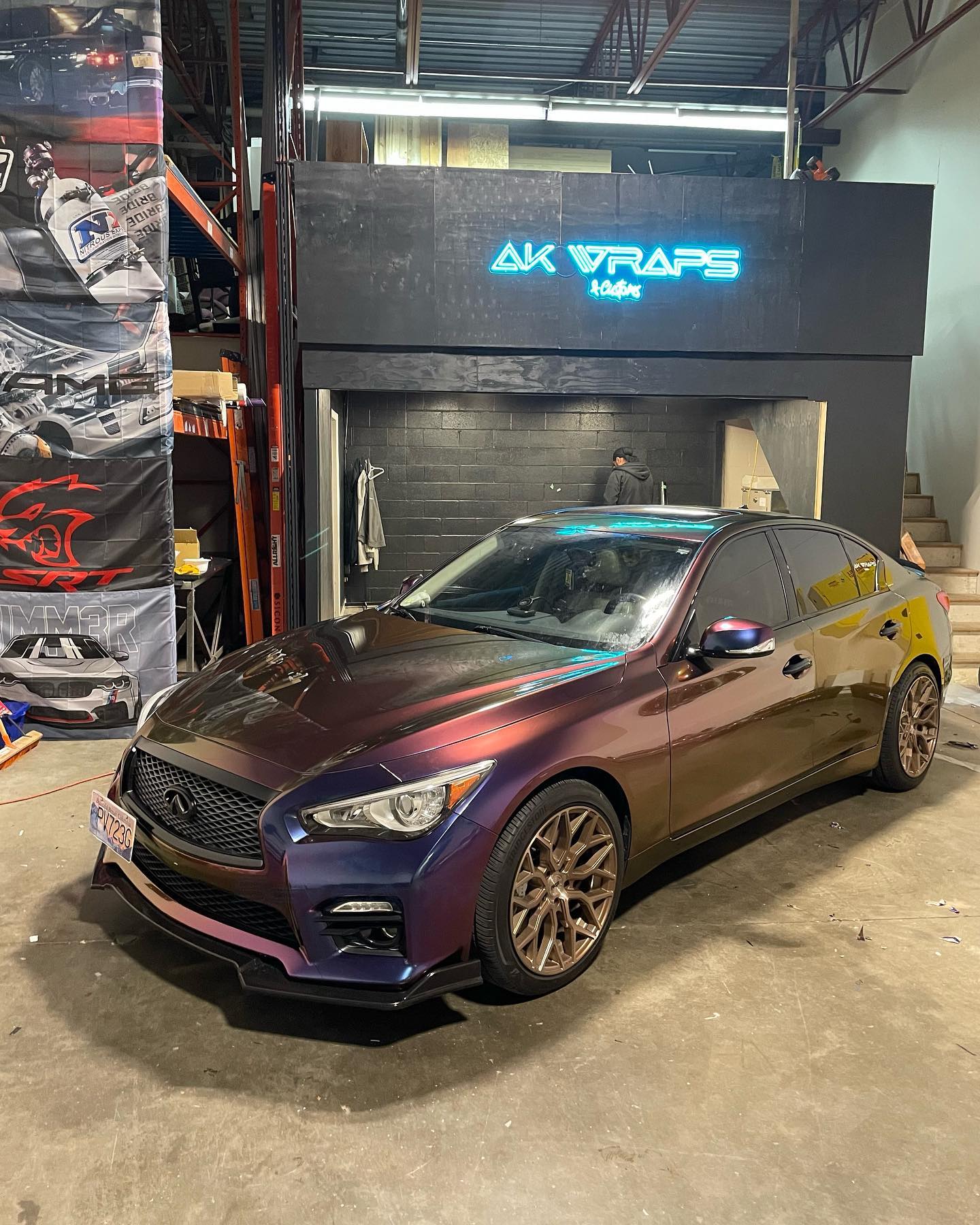 Infiniti Q50S — chameleon colour shift